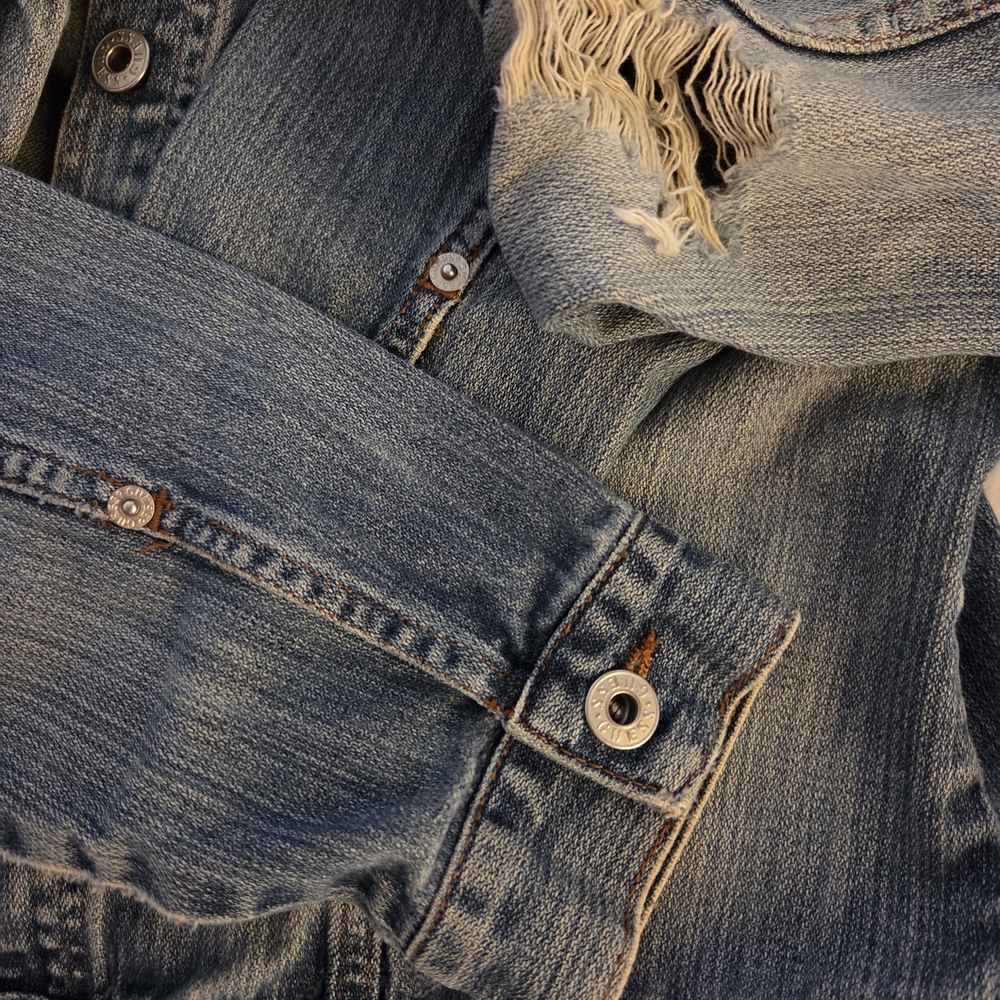 Guess Light Ripped Blue Denim Jacket In Excellent Condition! - Picture 8 of 11